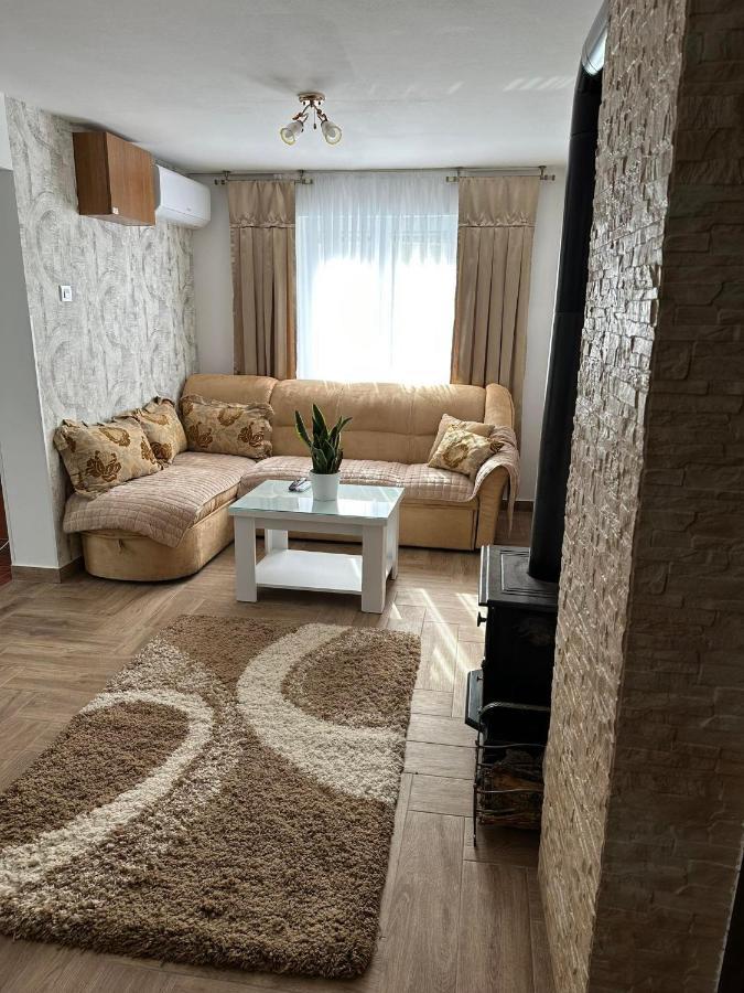 Apartmani Emily & Jully Nikšić المظهر الخارجي الصورة