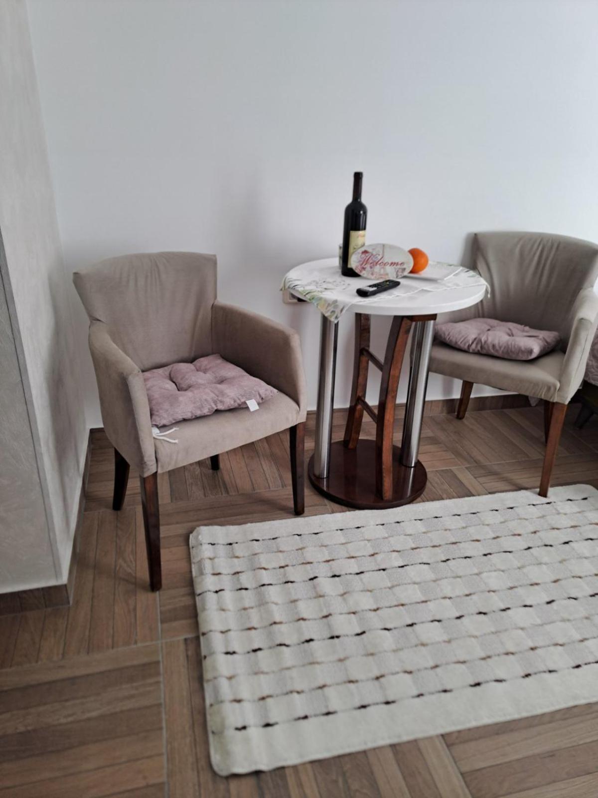Apartmani Emily & Jully Nikšić المظهر الخارجي الصورة