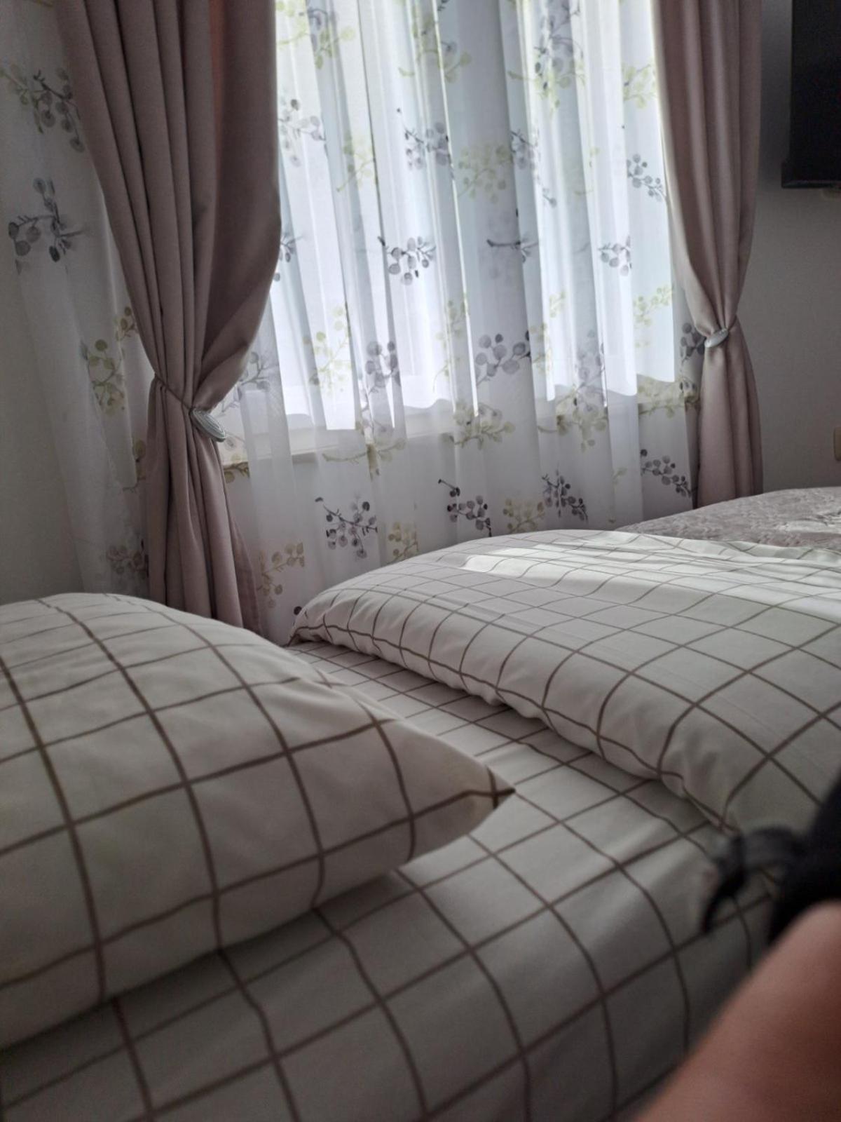 Apartmani Emily & Jully Nikšić المظهر الخارجي الصورة