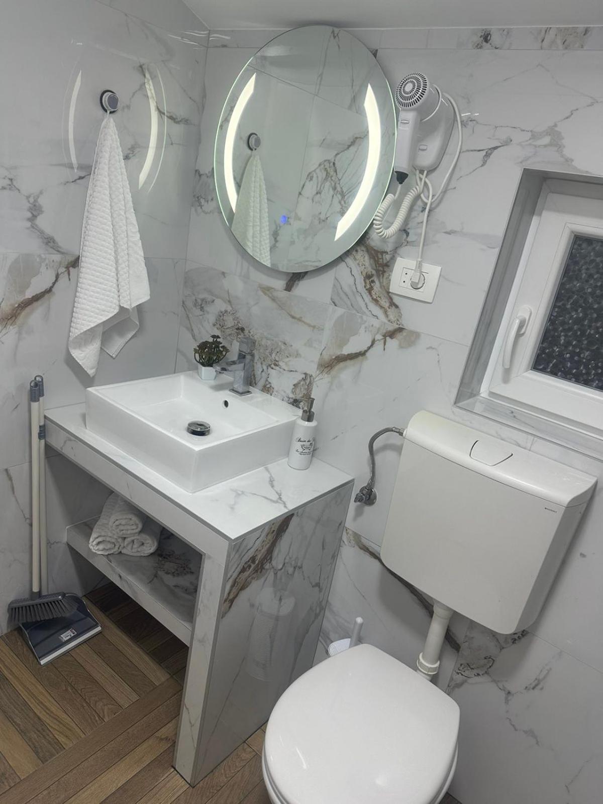 Apartmani Emily & Jully Nikšić المظهر الخارجي الصورة